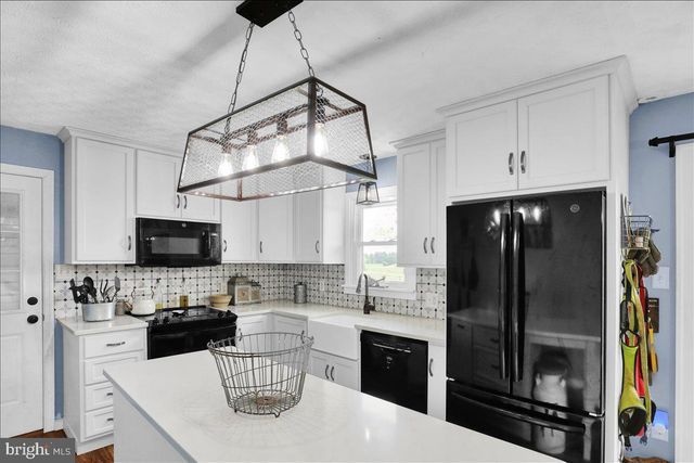 113 WALNUT RD, Hamburg, PA 19526