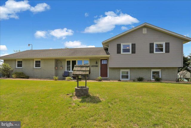 113 WALNUT RD, Hamburg, PA 19526