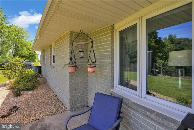 113 WALNUT RD, Hamburg, PA 19526