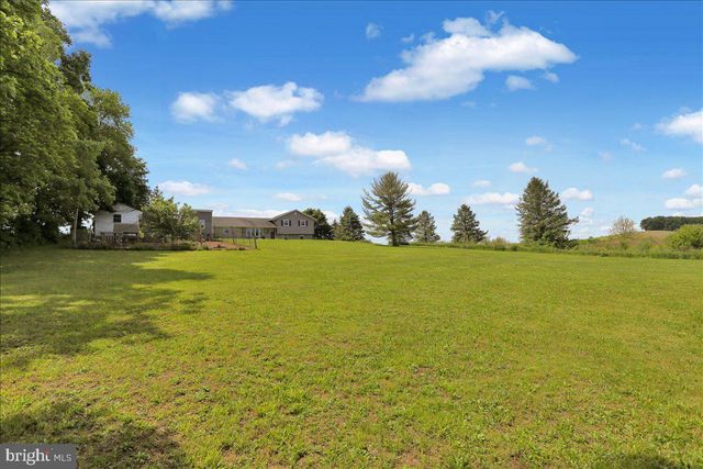 113 WALNUT RD, Hamburg, PA 19526