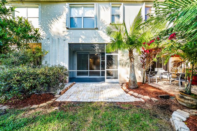 8024 Briantea Drive, Boynton Beach, FL 33472