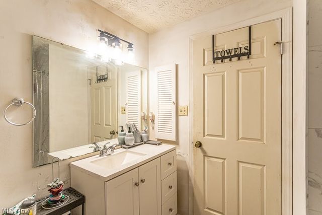 7764 Micawber Road NE, Warren, OH 44484