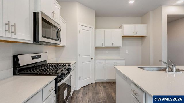 4945 Dilling Av NE, Salem, OR 97301