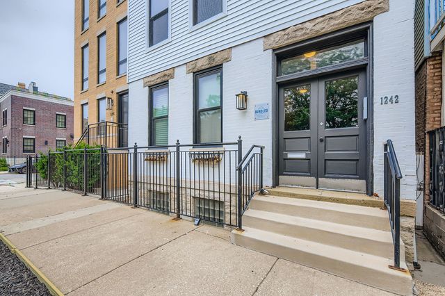 1242 W Huron Street 1, Chicago, IL 60642