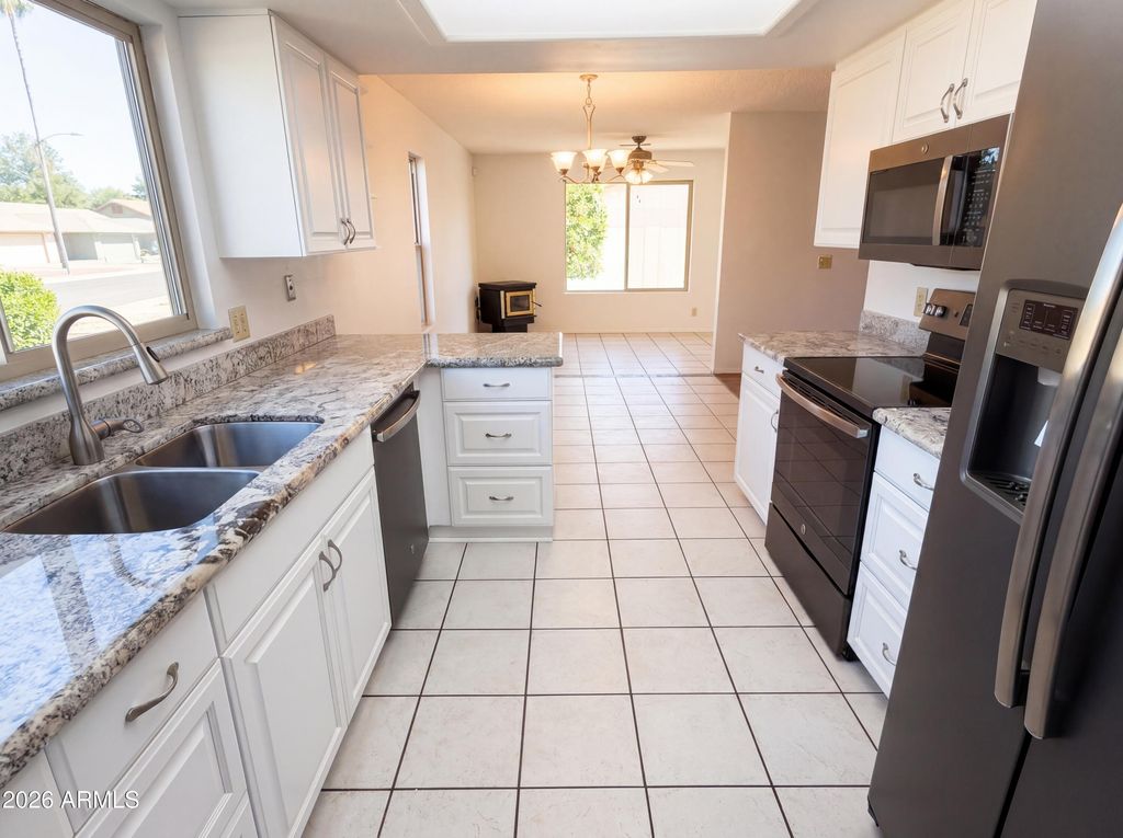 9207 W KERRY Lane, Peoria, AZ 85382 — photo 2