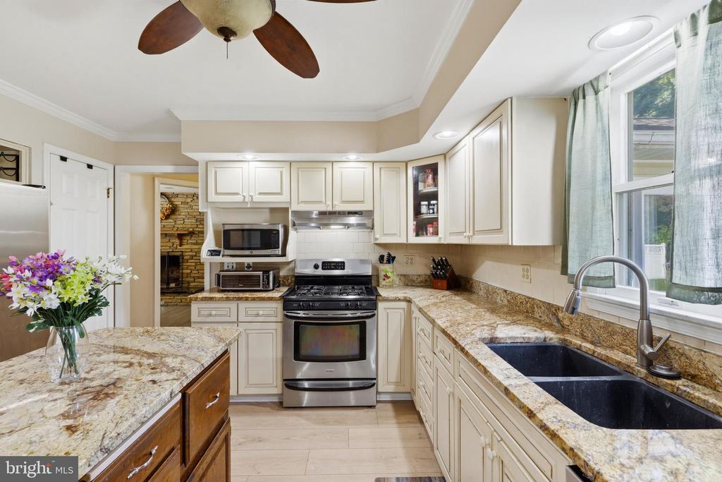 Image 8 of property listing at 310 S FOUNTAIN GREEN RD, Bel Air, MD 21015