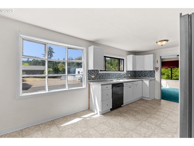 91424 N BANK Ln, Coquille, OR 97423