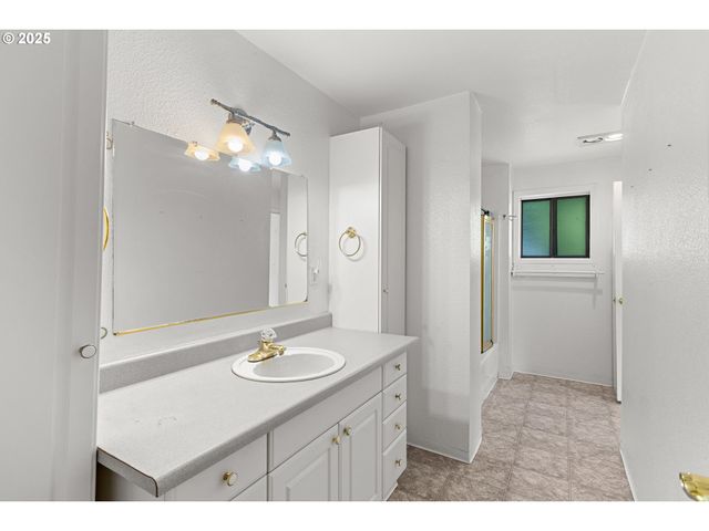 91424 N BANK Ln, Coquille, OR 97423