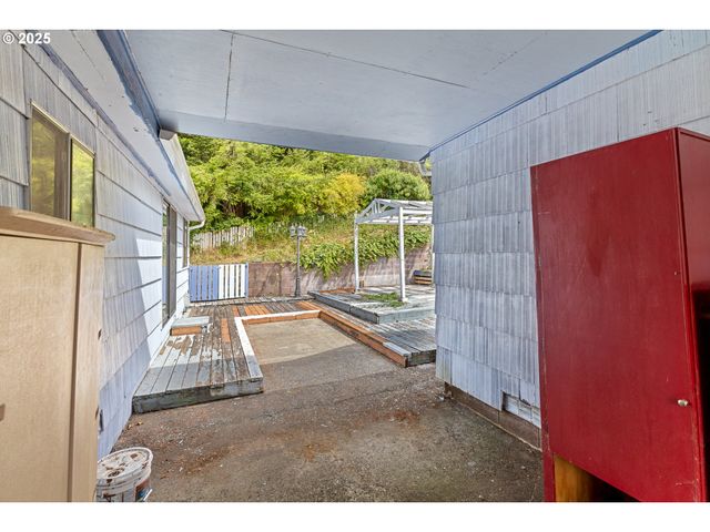 91424 N BANK Ln, Coquille, OR 97423