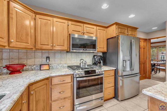 3833 SW Ambassador PL, Topeka, KS 66610