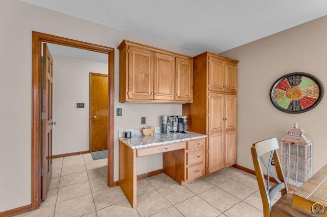 3833 SW Ambassador PL, Topeka, KS 66610