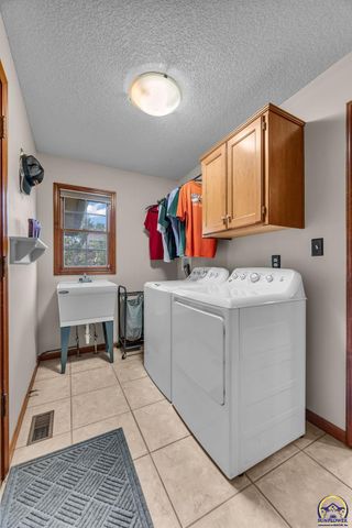3833 SW Ambassador PL, Topeka, KS 66610