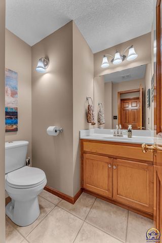 3833 SW Ambassador PL, Topeka, KS 66610