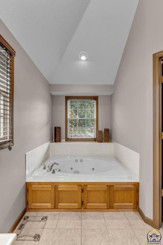 3833 SW Ambassador PL, Topeka, KS 66610