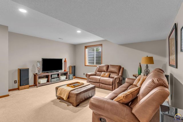 3833 SW Ambassador PL, Topeka, KS 66610