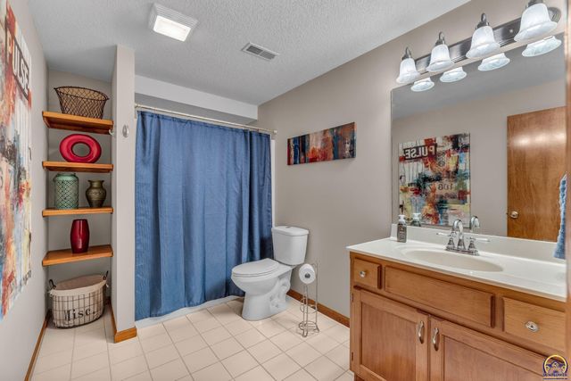 3833 SW Ambassador PL, Topeka, KS 66610