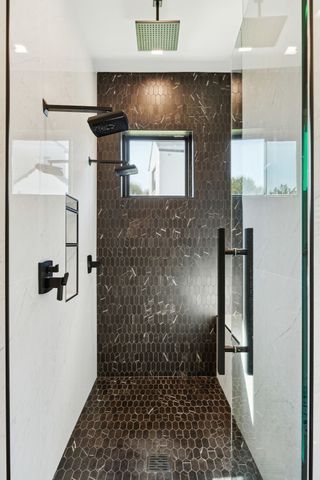 1835 Creekview Court, Argyle, TX 76226