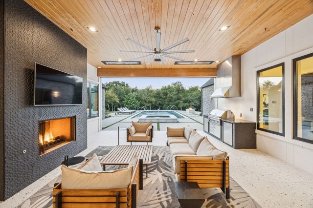 1835 Creekview Court, Argyle, TX 76226