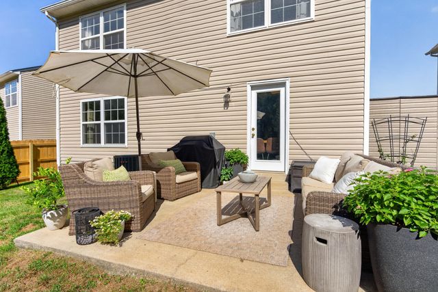109 Meadow View Way, Georgetown, KY 40324