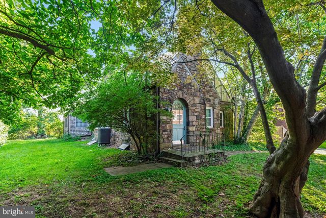 100 W BROWN ST #2ND FLOOR, Norristown, PA 19401