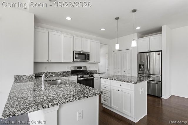 451 Goodrich, Wixom, MI 48393