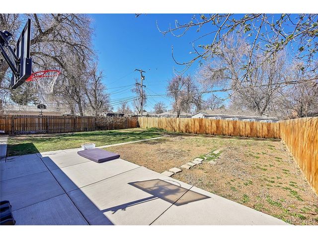 1281 Worchester St, Aurora, CO 80011