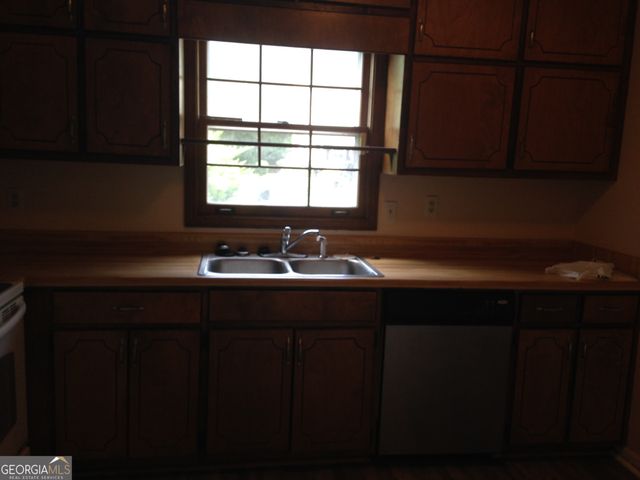 155 Williamsburg Way, Fayetteville, GA 30214