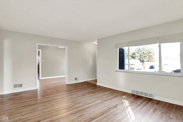 37 Maxwell Road, Indianapolis, IN 46217