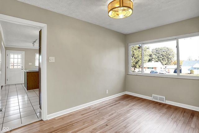 37 Maxwell Road, Indianapolis, IN 46217