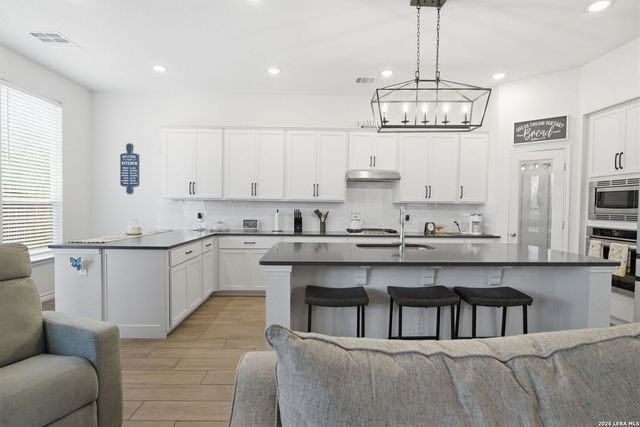 1646 pitcher, San Antonio, TX 78253