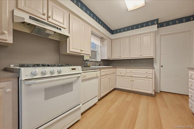 218-37 Grand Central Parkway, Queens Village, NY 11427