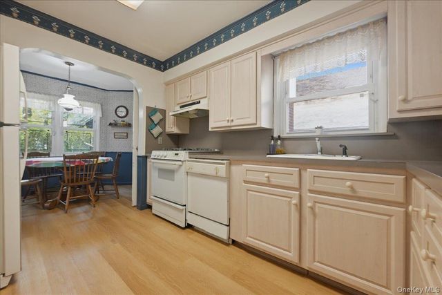 218-37 Grand Central Parkway, Queens Village, NY 11427