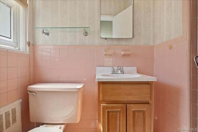 218-37 Grand Central Parkway, Queens Village, NY 11427