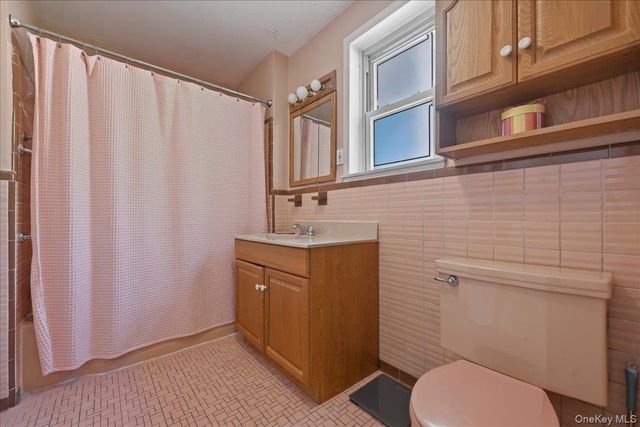 218-37 Grand Central Parkway, Queens Village, NY 11427