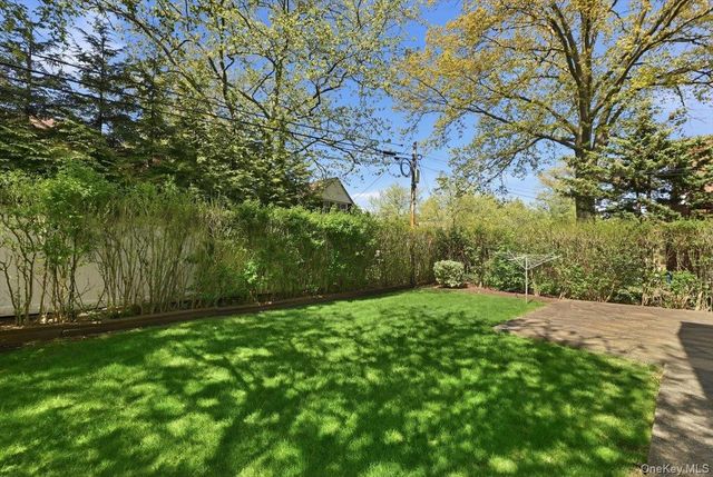 218-37 Grand Central Parkway, Queens Village, NY 11427