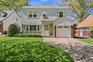 218-37 Grand Central Parkway, Queens Village, NY 11427