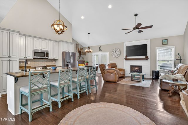 222 Spanish Oak Lane, Glade Spring, VA 24340