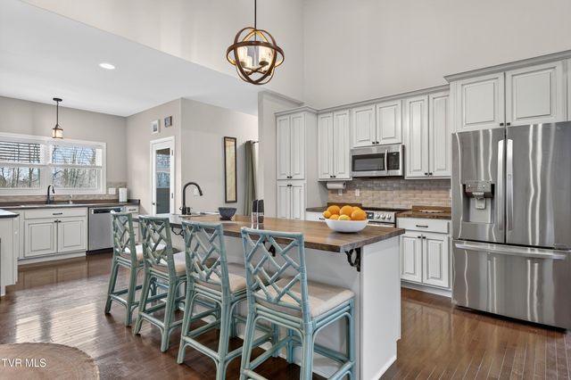 222 Spanish Oak Lane, Glade Spring, VA 24340