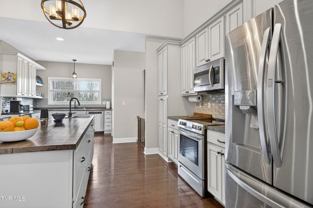 222 Spanish Oak Lane, Glade Spring, VA 24340