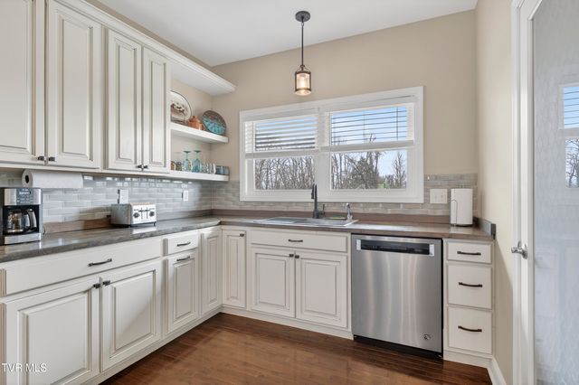 222 Spanish Oak Lane, Glade Spring, VA 24340