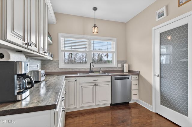 222 Spanish Oak Lane, Glade Spring, VA 24340