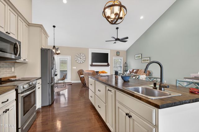 222 Spanish Oak Lane, Glade Spring, VA 24340