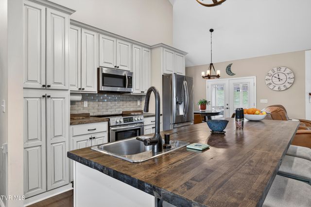 222 Spanish Oak Lane, Glade Spring, VA 24340