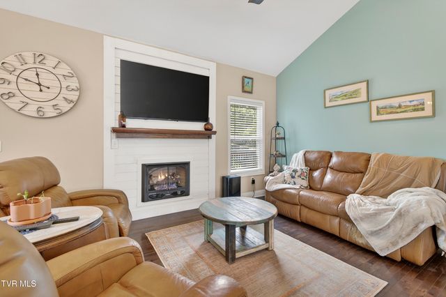 222 Spanish Oak Lane, Glade Spring, VA 24340