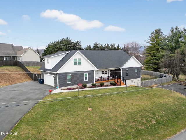 222 Spanish Oak Lane, Glade Spring, VA 24340