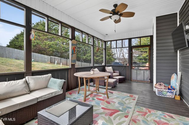 222 Spanish Oak Lane, Glade Spring, VA 24340