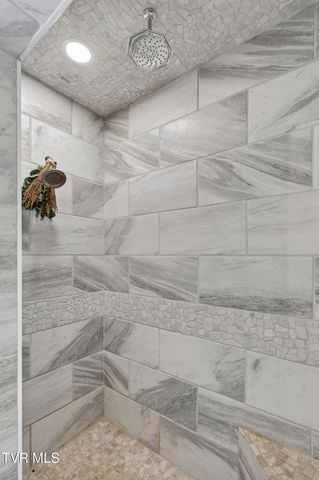 222 Spanish Oak Lane, Glade Spring, VA 24340