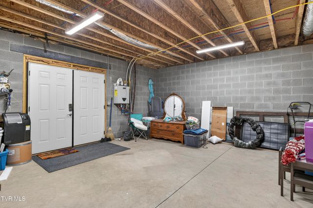 222 Spanish Oak Lane, Glade Spring, VA 24340