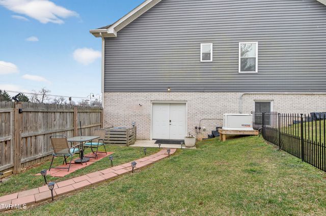 222 Spanish Oak Lane, Glade Spring, VA 24340