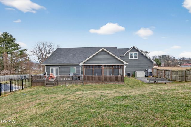 222 Spanish Oak Lane, Glade Spring, VA 24340